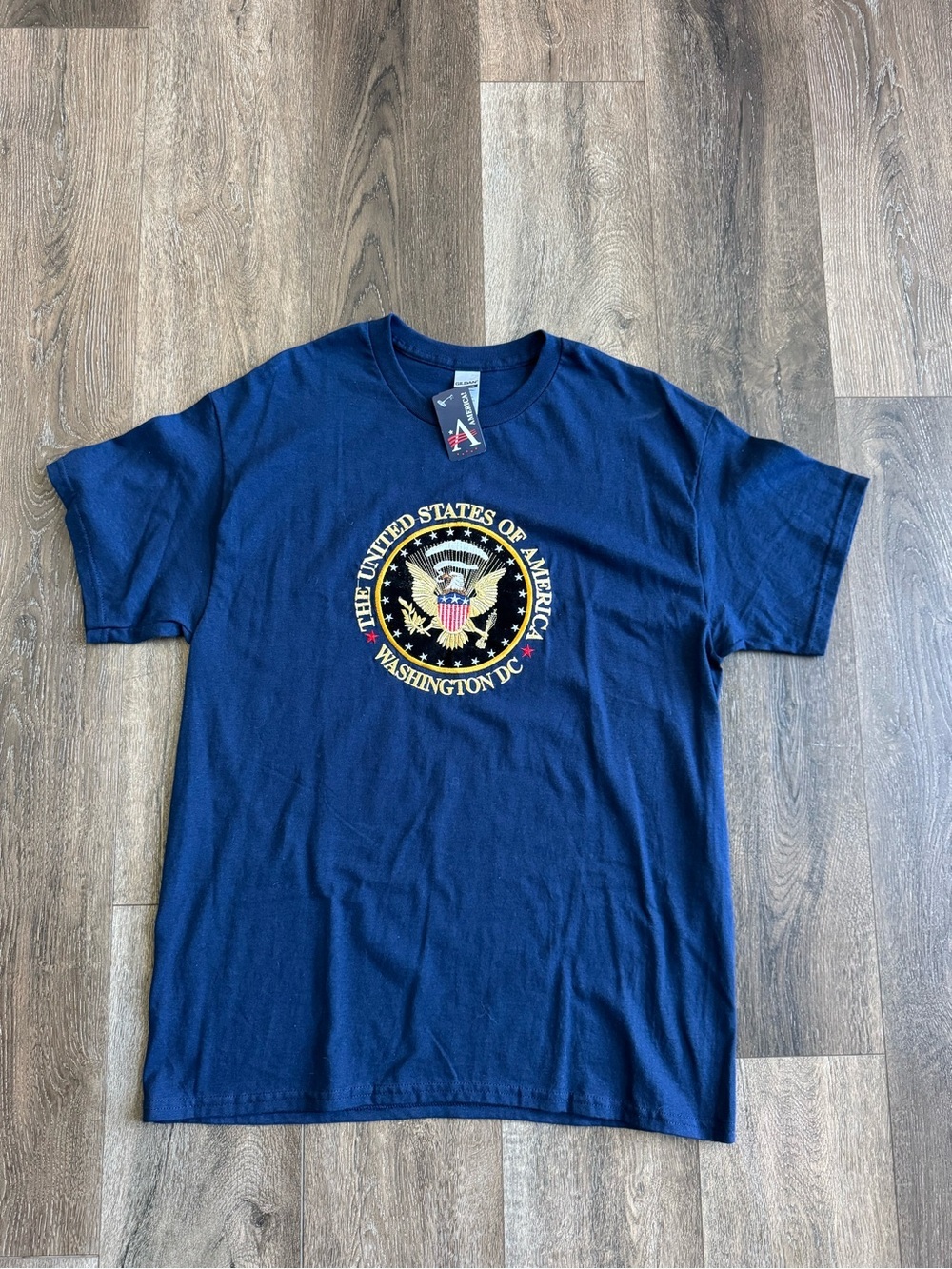 Men's Navy Blue Graphic T-Shirt with Presidential Seal Size Large
